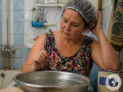 Чем мыли волосы женщины в СССР: не чурались даже стирального порошка