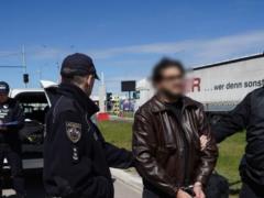 Продавал несуществующие авто для ВСУ за миллионы: в Эстонии задержали организатора масштабной аферы