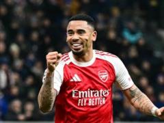Kerivnitstvo Rossoneri looks at the London Arsenal striker