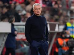 Benfica plans to give Mourinho a new contract