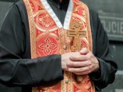 Martial law: can a clergyman receive a reservation?