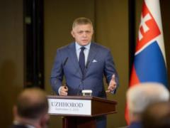 В Польше готовы простить Фицо поездку в Москву 9 мая, но при одном условии