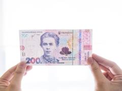 НБУ ввел в оборот новые купюры: можно ли расплатиться старыми гривнями
