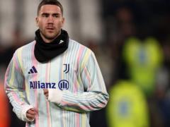 Bayern lay claim to Vlahovic