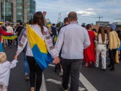 Украинцы массово покидают страны ЕС: в чем причина