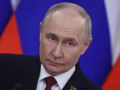Что стоит за внезапным заявлением Путина о завершении войны? Объяснение NYT