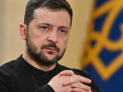 Зеленский: в небе над Украиной более 100 дронов и возможны новые атаки
