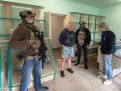 ГБР и СБУ раскрыли группу людей, которая вывозила оружие из района боевых действий для продажи