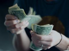 Эти три знака зодиака могут жить скромнее в старости: кто не гонится за богатством