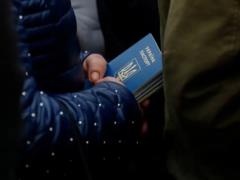 Кабмин отменил запрет на выезд для женщин в госсекторе