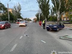 В Днепре  Ягуар  въехал в людей на остановке