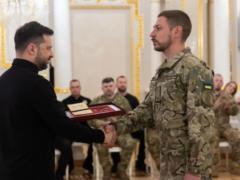  Пятый год мы стоим против врага : Зеленский вручил награды украинским военным.