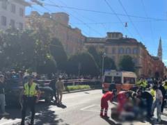 В Италии водитель въехал в толпу и напал на людей с ножом