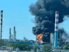 В Венгрии прогремел взрыв на заводе крупнейшей нефтегазовой компании MOL: есть погибший и пострадавшие.