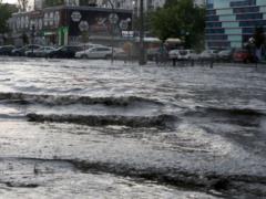 Улицы оказались под водой: Киев накрыл ливень