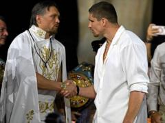 Усик резко ответил критикам перед боем
