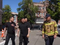  За все эти преступления они будут нести ответственность : Зеленский приехал на место удара РФ на Лукьяновке