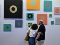 Живопись, свет и звук: в NAMU открылась выставка-перформанс  Disco Art 