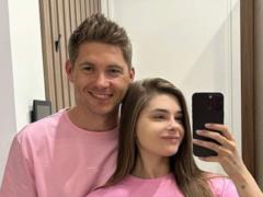 Владимир Остапчук сыграл свадьбу перед переездом в Канаду: где состоялось празднование и как выглядело платье невесты.