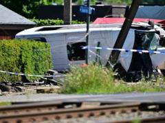В Бельгии поезд столкнулся со школьным автобусом