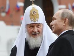 Страна истекает кровью, а украинцы продолжают целовать руки московским попам