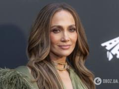 На ней не было белья: Дженнифер Лопес вышла в свет в провокационном платье с цепями.