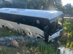 В США автобус врезался в шесть машин: пять погибших и 30 пострадавших