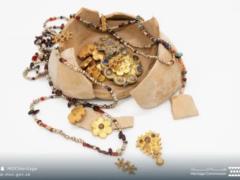 Более 100 украшений и золотых монет: в Саудовской Аравии нашли 1200-летний клад