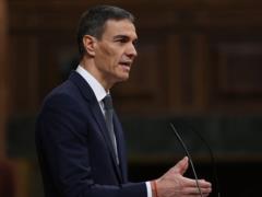 Премьер-министр Испании остается на посту несмотря на коррупционные скандал