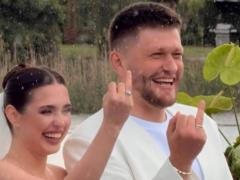 Юморист из Леви на джипі женился