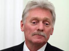  Граничит с международным пиратством : Песков отреагировал на задержание танкера  теневого флота  во Франции