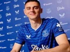 Mykolenko has extended his contract with Everton