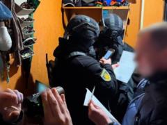 В Киеве 18-летний парень  продавал  военным ВСУ несуществующие пикапы