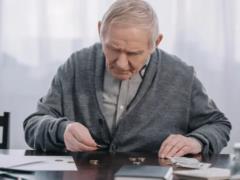 С 1 июля часть пенсионеров получит возрастные надбавки к пенсии