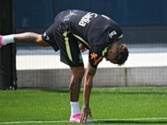 Neymar first trained with the team at the world championship