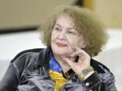 Гимн защитников неба: Лина Костенко зачитала стихотворение «Крила» для «Птахів Мадяра»