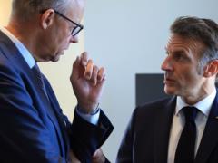Макрон и Меркель раскритиковали Кошту за решение о переговорах с РФ - СМИ