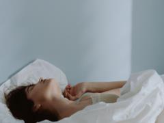 Как быстро заснуть и спокойно спать в жару: неожиданный способ