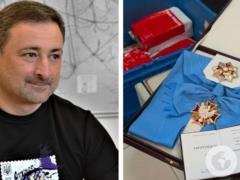 Почему Зеленский отправил свой орден в Польшу не через  Укрпочту ? Смелянский нашел несколько причин