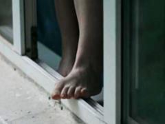 Ребёнка заметила соседка: в Одесской области 8-летний мальчик выпал из окна многоэтажного дома