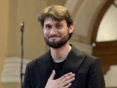 Звезда хора  Гомон  Вадим Яценко оформил на себя новенький автомобиль на волне популярности: сколько он стоит
