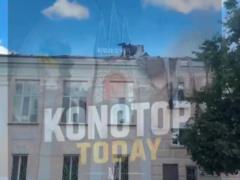 Россияне нанесли удар по кинотеатру в центре Конотопа: есть раненые