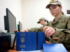 Еврокомиссия планирует продлить меры защиты для украинцев с исключениями для мужчин призывного возраста
