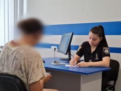Ударила рукояткой топора: в Одесской области полицейские задержали мать за жестокое обращение с 5-летним сыном