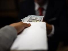 Зарплаты топ-менеджеров бьют новые рекорды: сколько заработали самые богатые руководители мира