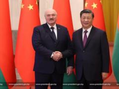 Лукашенко после разговора с Путиным срочно вылетел к Си: что это означает
