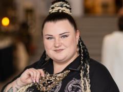 Alyona Alyona разделась до купальника, и ее засыпали комплиментами: где певица проводит летний отпуск.