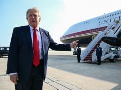 Трамп совершил первый полет на подаренном Катаром самолете