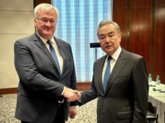 Глава МИД Китая пригласил Сибигу в КНР