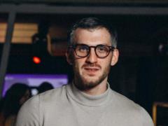  Не  коляска , а  візок . Известный режиссер рассказал, как театр в оккупированном Луганске научил его украинскому языку